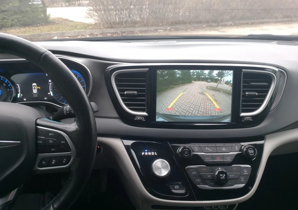 Chrysler Pacifica cena 139000 przebieg: 60327, rok produkcji 2021 z Białystok małe 667